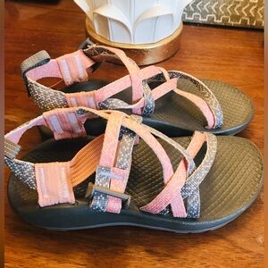 EUC Chaco Double Strap Rose Pink and Gray pattern